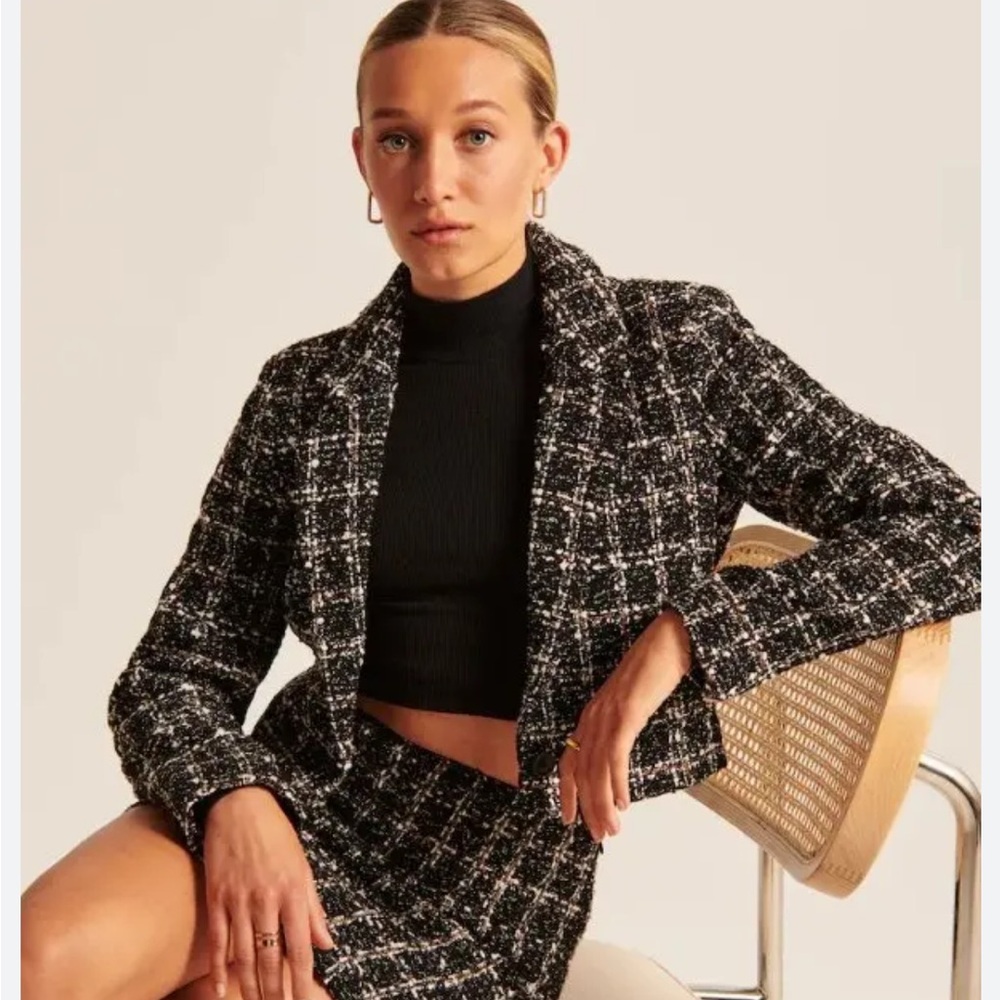 Abercrombie & Fitch cropped tweed blazer